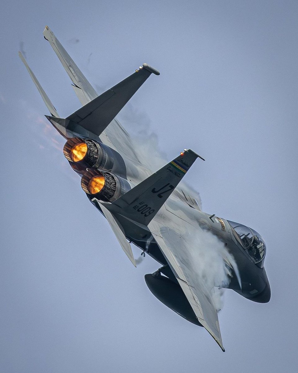 AviationMafiaX's tweet image. “Bayou Militia F-15Cs bringing the fire over South Beach during Miami Air &amp;amp; Sea show 2023!” Caption &amp;amp; Photo by: rocketmanaviation (IG)
-
#f15c