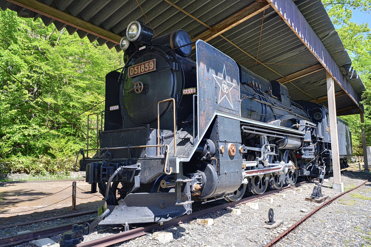 ozkuner's tweet image. 科学技術庁「島秀雄かぁ」
↓
科学技術庁「せや‼︎ 島秀雄にNASDA(宇宙開発事業団)の理事長させたろ」
↓
島秀雄「ええ……」
↓
島秀雄「ワイは蒸気機関車D51の設計者なんやけど……」
↓
科学技術庁「知ってる」
↓
島秀雄「そっかぁ」
↓
NASDAの理事長に
↓…