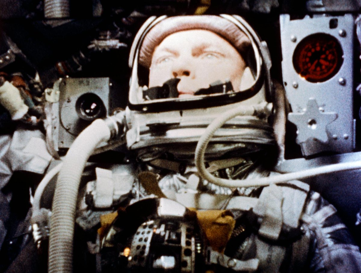 John Glenn became the first American to orbit Earth #OTD in 1962. He and his spacecraft 'Friendship 7' made three orbits (two of them manually controlled) before splashing down. #DYK that bringing a camera on the flight was an afterthought? More: go.nasa.gov/3SThxvo