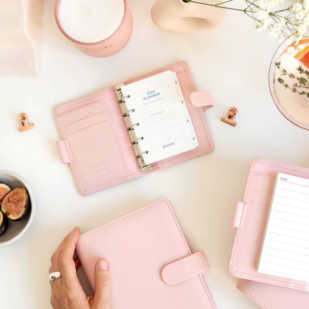 Pen_Heaven's tweet image. Check out the #newest addition to the @Filofax brand. The new Filofax Saffiano Pocket in #Blush is among them. This powdery #pink colour looks just #divine. Keep #organised this year in #style.

loom.ly/Nob0pvQ