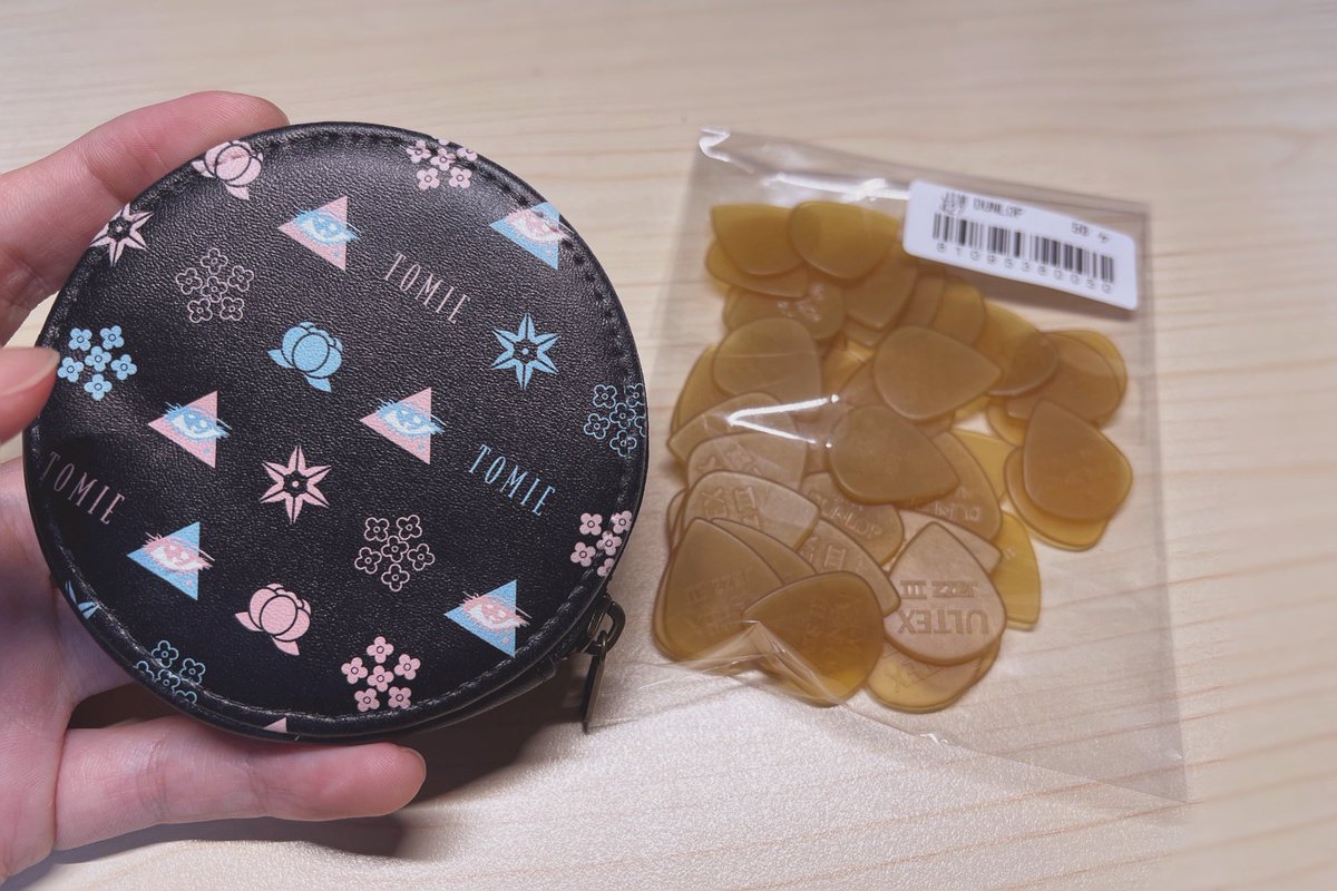 ELISE_HINATA's tweet photo. 僕のお気に入りピックケース(TOMIE)と新しいピック。今日待ってます。
#伊藤潤二 #富江 #ULTEX #JAZZIII https://t.co/9C0UrBTm0H