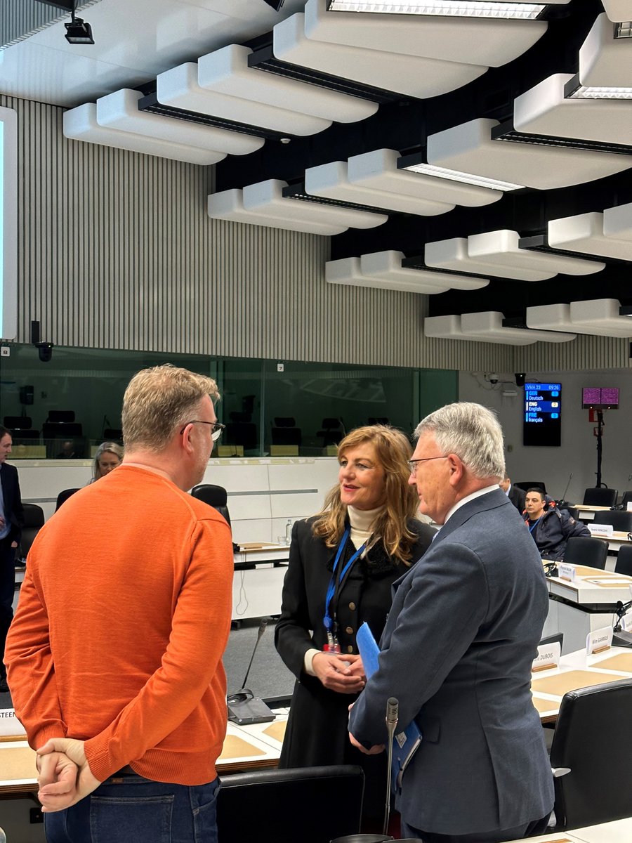 Barbara Steenbergen, Head of IUT Liaison office with the EU, and Johan Mirtorp, Chair of HPWG, had a quick exchange of views with Commissioner Nicolas Schmit at EESC Conference ´Housing Crisis in Europe- the way forward?´. #housing #eesc @NicolasSchmitEU #BarbaraSteenbergen