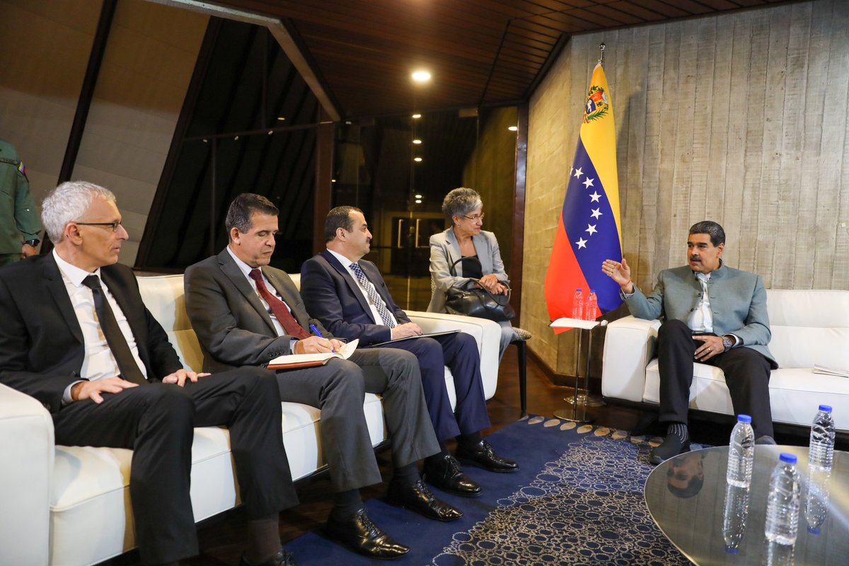 Auspiciosa reunión con Mohamed Arkab, Ministro de Energía y Minas de la República Argelina Democrática y Popular, conversamos sobre los avances en materia de cooperación energética entre nuestros pueblos. Es el camino trazado: la unión y el bienestar compartido. Seguimos hacia