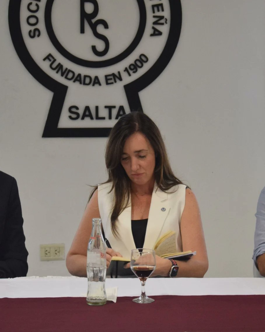 Villaruel expresó la importancia de trabajar de forma federal con el gobernador y los legisladores que son quienes nos representan. "Acá todos ganamos o todos perdemos" sostuvo la vicepresidente y tomó nota de cada palabra.