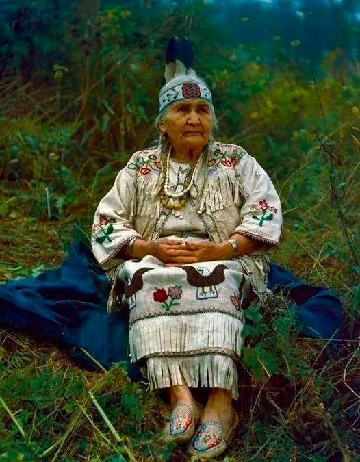 Mrs. Taha George, the wife of Chief George Slahholt, on the Burrard Reserve in Vancouver, British Columbia - Tsleil-Waututh - 1957. #TacoTuesday #tuesdayvibe #TuesdayFeeling #thicktrunktuesday #DeNiro #BDSP #TheNine #mosquitos #NYPD #Unova #NativeAmerican #Indigenous