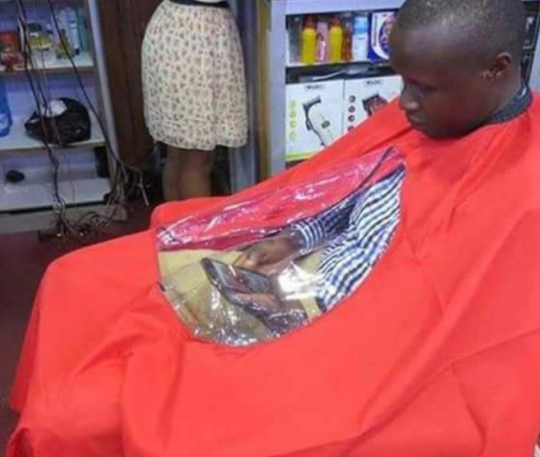 Wah_eed_'s tweet photo. This barber knows how to keep
The customer happy😅 https://t.co/fEj7MKRbeZ