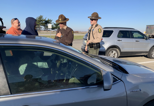 Illinoistrooper's tweet photo. We are heroes of the highway. Keeping Illinois roads safe so everyone can get to work, visit family, enjoy a night out, or just take a drive. Are your ready to be a hero of the highway? Apply before 3/15 at https://t.co/lcSyIKUWkc #HighwayHeroes #TrooperTrack #SafetyForAll https://t.co/GSetpXiWFi
