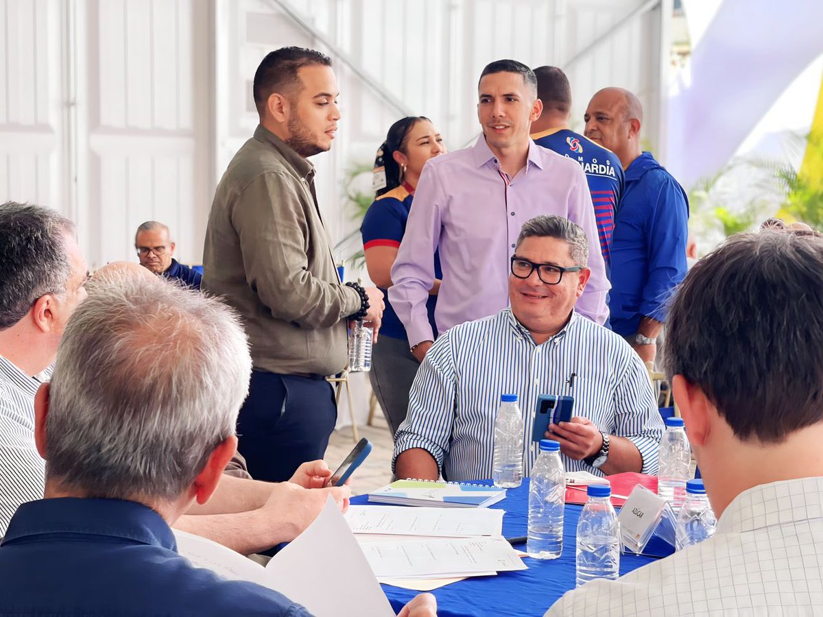 Debatimos desde la organización, el trabajo en equipo y la visión colectiva en pro del bienestar de nuestro país. 

Por eso desde el sector agroindustrial de grasas, aceites y azúcar, socializamos en mesas de trabajo, acompañados de nuestro Viceministro <a href="/FranciscoFPsuv/">Francisco Fonseca</a> para