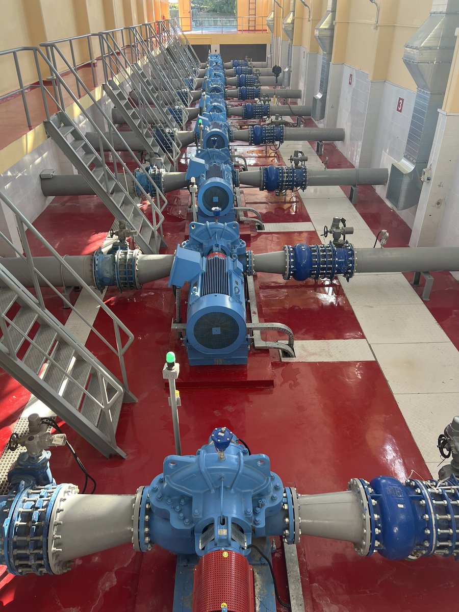 Arnavutköy ilçemiz Taşoluk İçme Suyu Terfi Merkezimizi tamamıyla yeniledik; su basma kapasitesini % 100 arttırarak yıllık 97.459.200 m3’e çıkardık. Yaklaşık 38 milyon TL’lik yatırım kapsamında; SCADA sistemi kuruldu, motopomp sahası, elektrik pano odası, personel çalışma