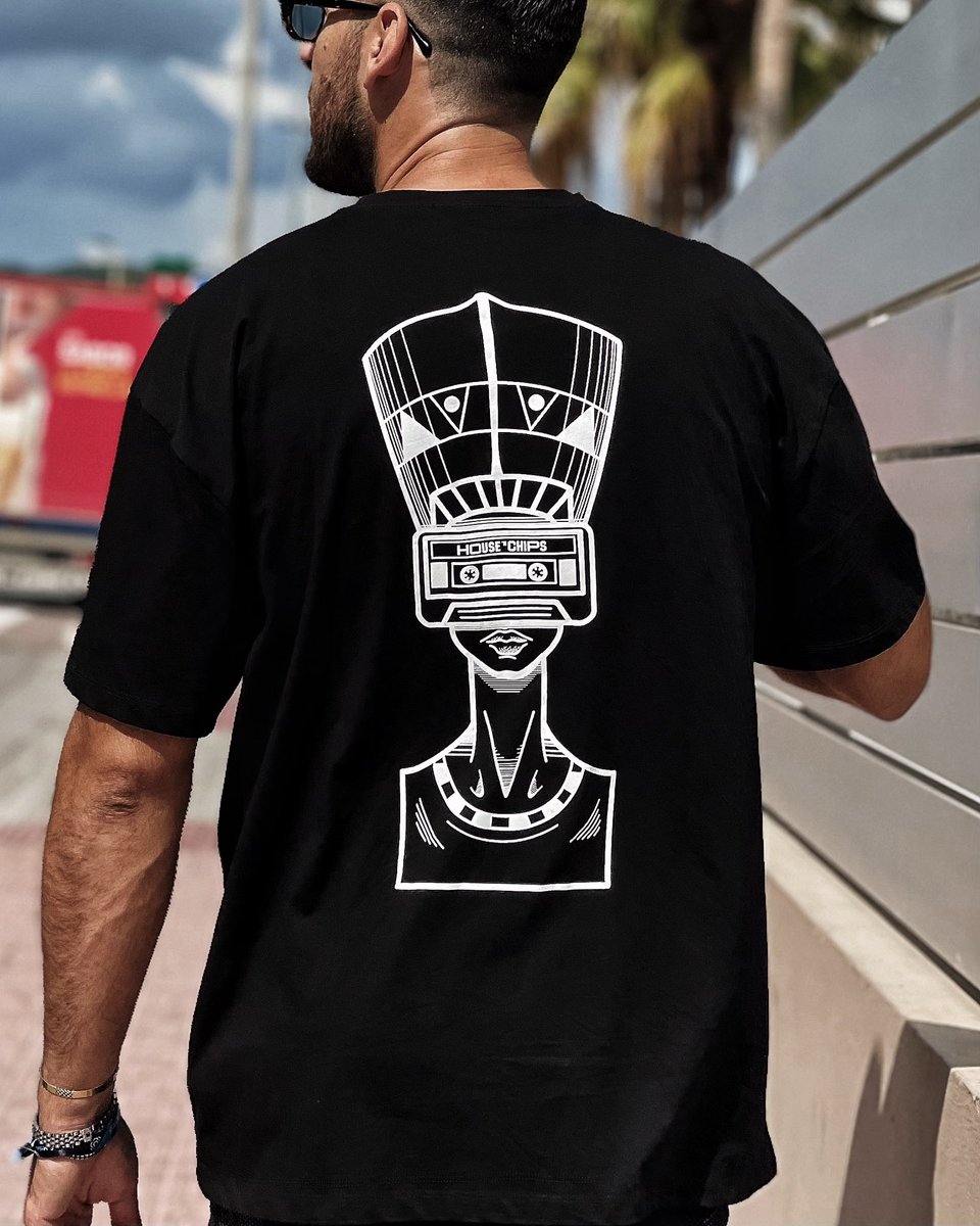 Clep-House T-Shirt from HnC is now available on <a href="/Bandcamp/">bandcamp</a>! 

T-Shirt (Black or White) + Digital Album 

Includes unlimited streaming and download high quality of “HnC Sampler #1”

Link: houseandchips.bandcamp.com/merch/clep-hou…

#houseandchips #housemusic #merch #bandcamp #digital