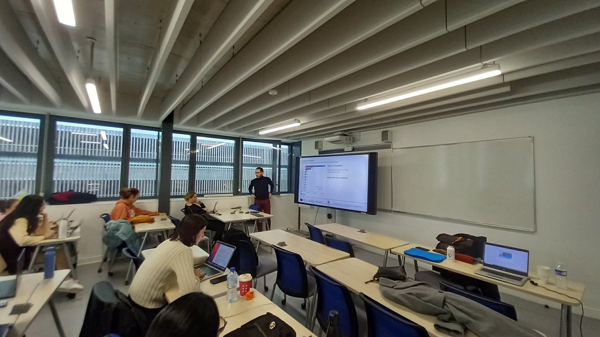 ilariamariotti5's tweet photo. Tommaso Cigognetti phd students @DastuPolimi presenting @Univ_CotedAzur master students in Nice #lastmile #logistics and #spatial effects the case of #Milano #PNRR #spoke10 @polimi https://t.co/VrQ5IWf3jK