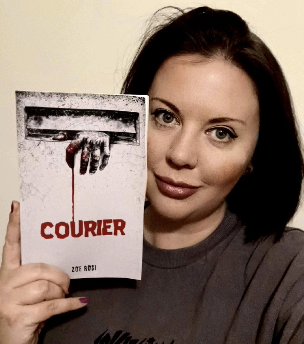 Zoe Rosi 📚 tweet media