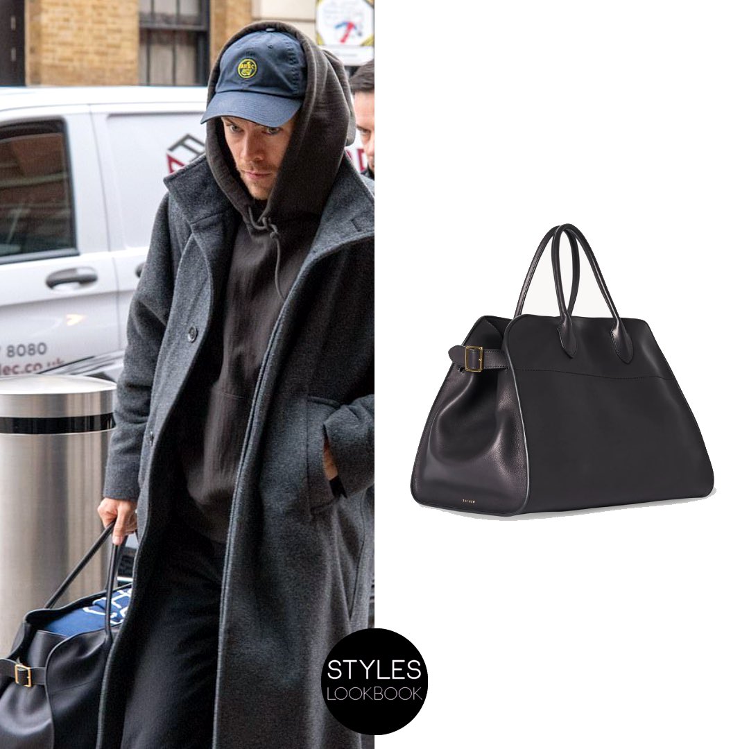 Recently, Harry has been pictured carrying #TheRow Soft Margaux 15 bag in black leather ($5,190). styleslookbook.com/post/742856287…