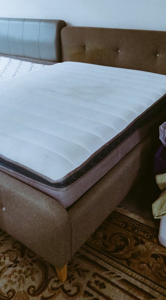 ezzhyhd's tweet photo. Katil dengan tilam pun ada.

Biasanya tilam depa kata depa cuci dulu sebelum hantar ke customer.

Harga range size king 

Tilam burger yang gebu tu sekali dgn katil boleh dapat rm 700

Tilam baru dalam plastik pun ada juga depa jual https://t.co/XsvdktGdIa