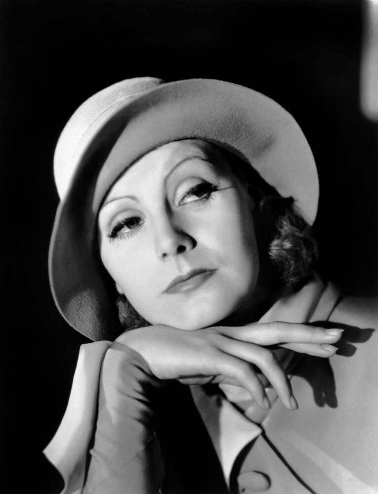 GRETA GARBO - Página 2 GGylpX2XMAAfVTn?format=jpg&name=medium