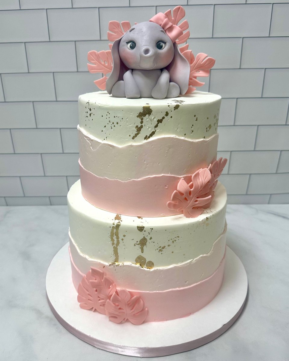 This baby elephant is an absolute treasure 💞🐘

#babyelephantcake #kupcakekitchen #wantcake #elephantcake #birthdaycakeideas #birthdayideasforkids #designercakes #customcakes #cakeartist #beautifulcakes #amazingcakes #cakeforgirl #cakeforkids #babyshowercake #santaclarita