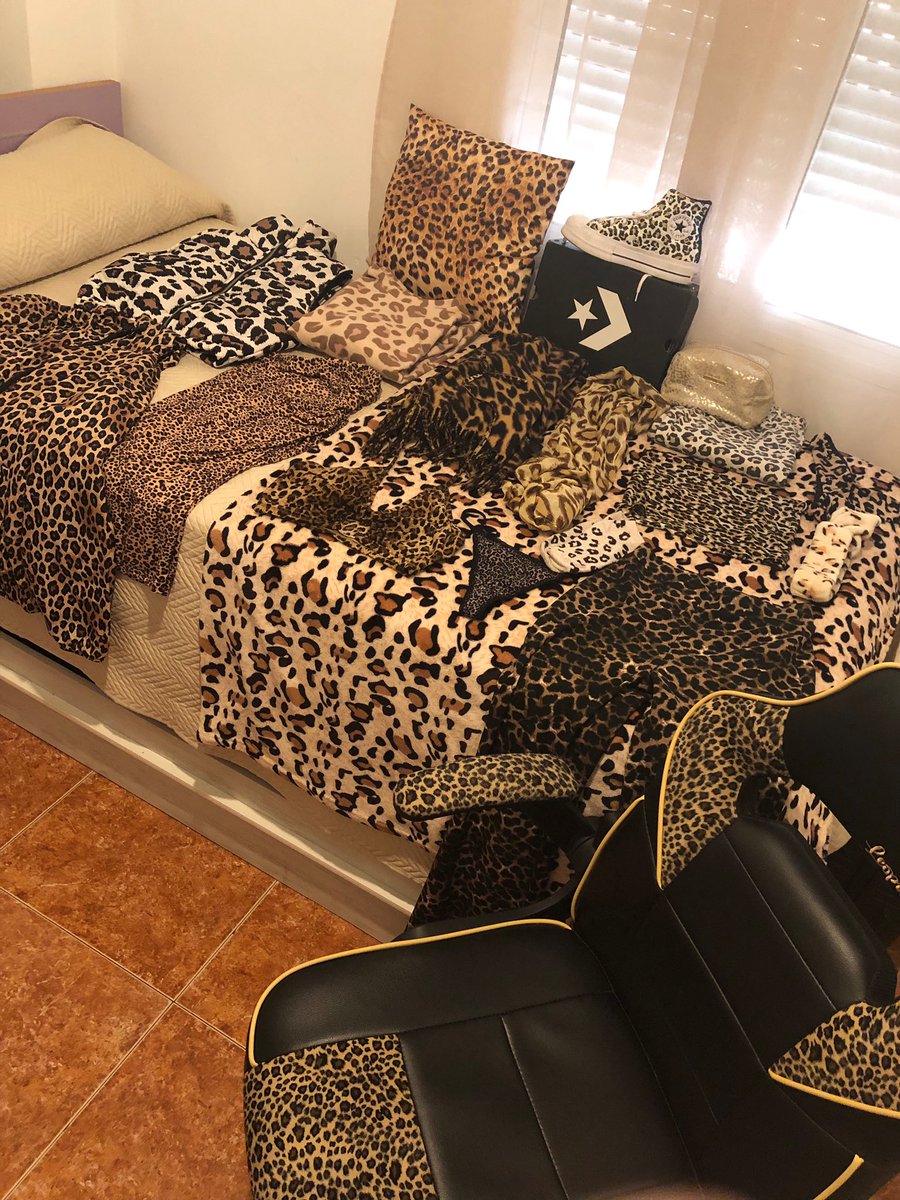 annamrtnzz_'s tweet image. tengo problemas de adicción
(el leopardo)