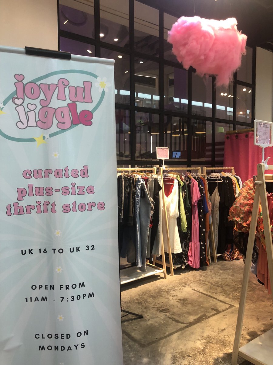saphiresplendor's tweet photo. I am not active on Twitter but did you know my biz partner Aleesha and I started JOYFUL JIGGLE a PLUS SIZE THRIFT/consignment store and we have a little pop up in Pop By Jaya one ? Sizes available UK16-32. However we are only going to be there till March 15th https://t.co/bXhbp8x0ws