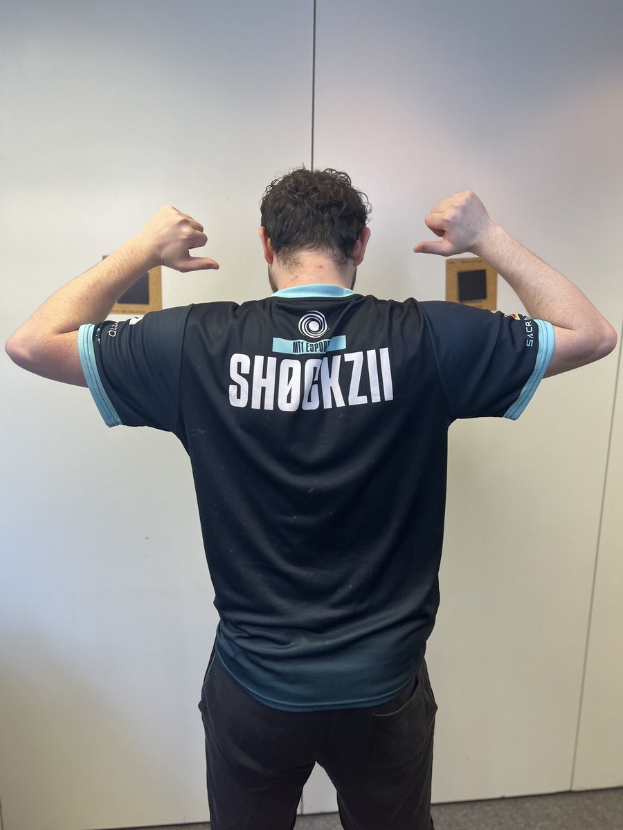 Danke für das Jersey <a href="/SacrariumGG/">Sacrarium.gg</a> <a href="/kBuja_gfx/">kBuja</a> &amp; <a href="/MT1_Esports/">MT1 ESPORTS</a>  ❤️
