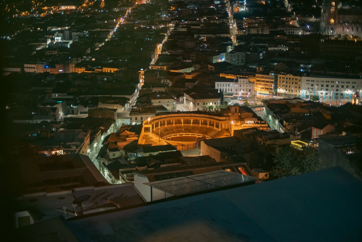 soymichuytuno's tweet photo. Qué bonito es Quito en la noche ✨

#Toqui https://t.co/BpNJk9JCYO