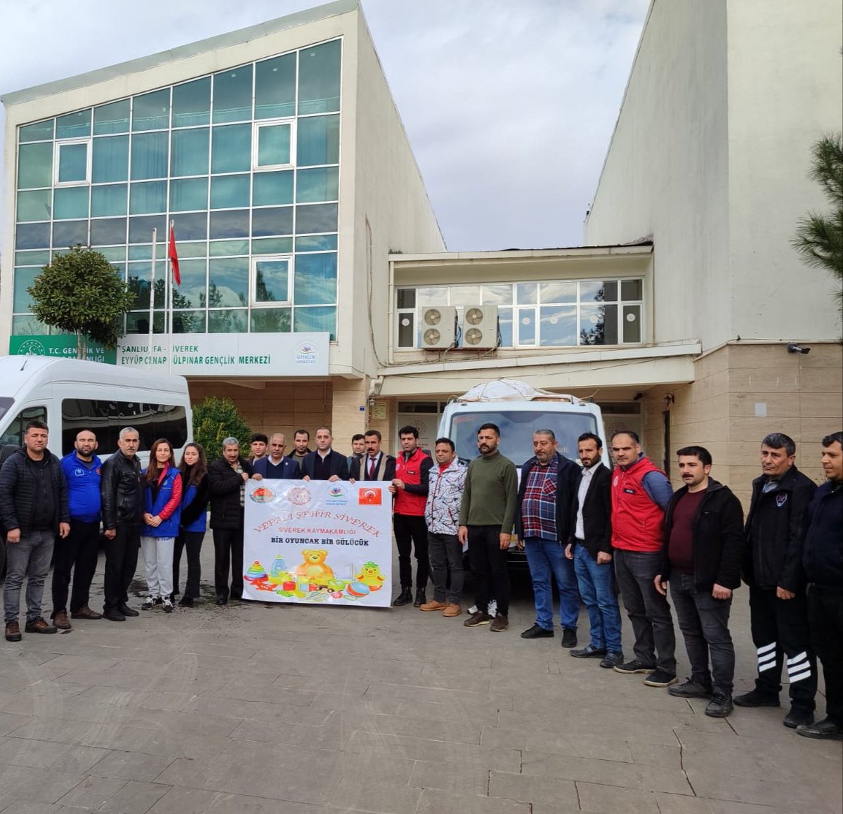 Siverek_GM's tweet photo. "#Bir oyuncak 🚓 bir gülücük ☺️"
kampanyamız dahilinde sizlerin emeği ile toplanan oyuncakları Adıyaman'daki kardeşlerimize ulaştırmak üzere yola çıktık.
@OA_BAK 
@gencliksporbak https://t.co/8CoPNK6Bzs
