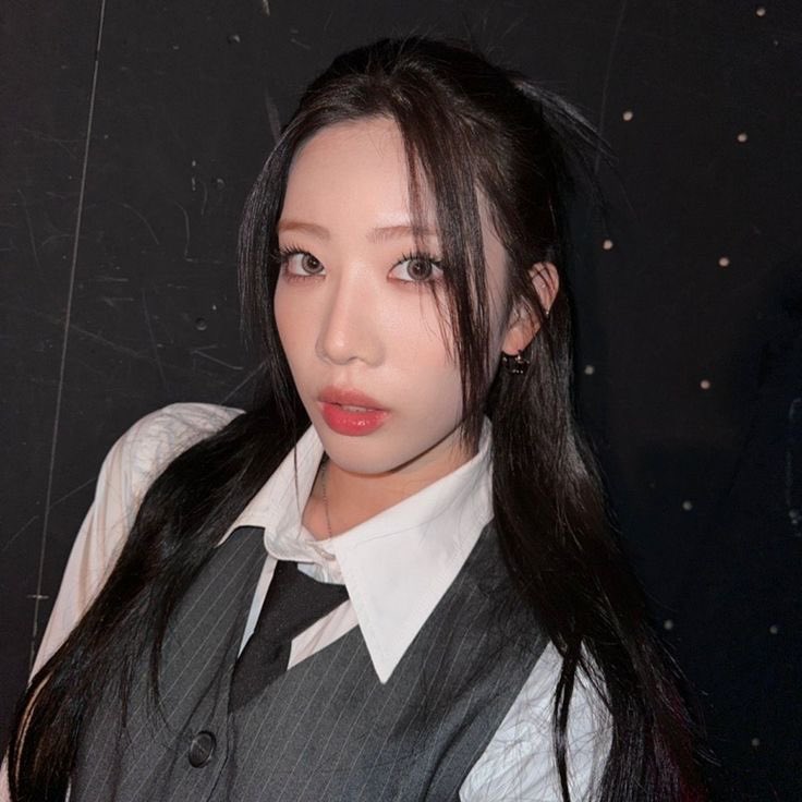 EF99NH's tweet photo. (#apgram) a terça-feira do terno no Nectar Café é uma excelente oportunidade pra ver minha gata e estrear meu novo cabelo. ✨ a skin Hyojung Estudante De Artes Plásticas está disponível. 👩🏻‍🎨🎨 https://t.co/tLPZoDtC9f