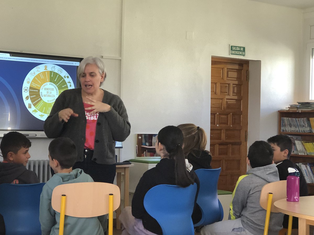 bagueda's tweet photo. Un placer visitar Covaleda para hablar de la gran Margarida Tomé

#11F2024 #11F #soyforestal #soyreferente https://t.co/oMp4dhnmqd