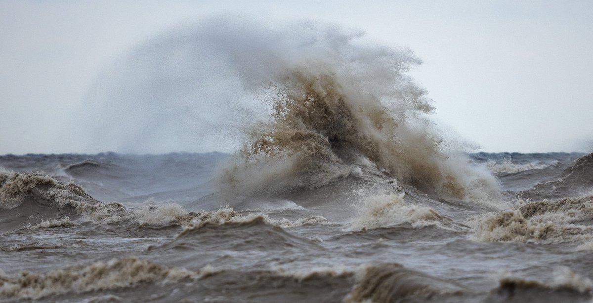 PHOTOS: Lake Erie was looking fierce on Sunday as waves crashed around Port Stanley’s beach. tinyurl.com/3ymthrd4 📸: @MikeatLFPress