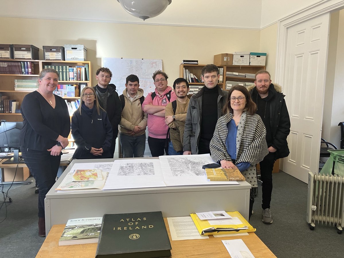 Visit to @IHTA_RIA by @ATU_GalwayCity Heritage III for ‘Historical Geography’/‘Research Methods’ fieldtrip to Dublin with @MarkPMcCarthy & @SuzanneGrennan. Thanks @sarah_gearty & Jennifer Moore for the excellent overview of the Irish Historic Towns Atlas!