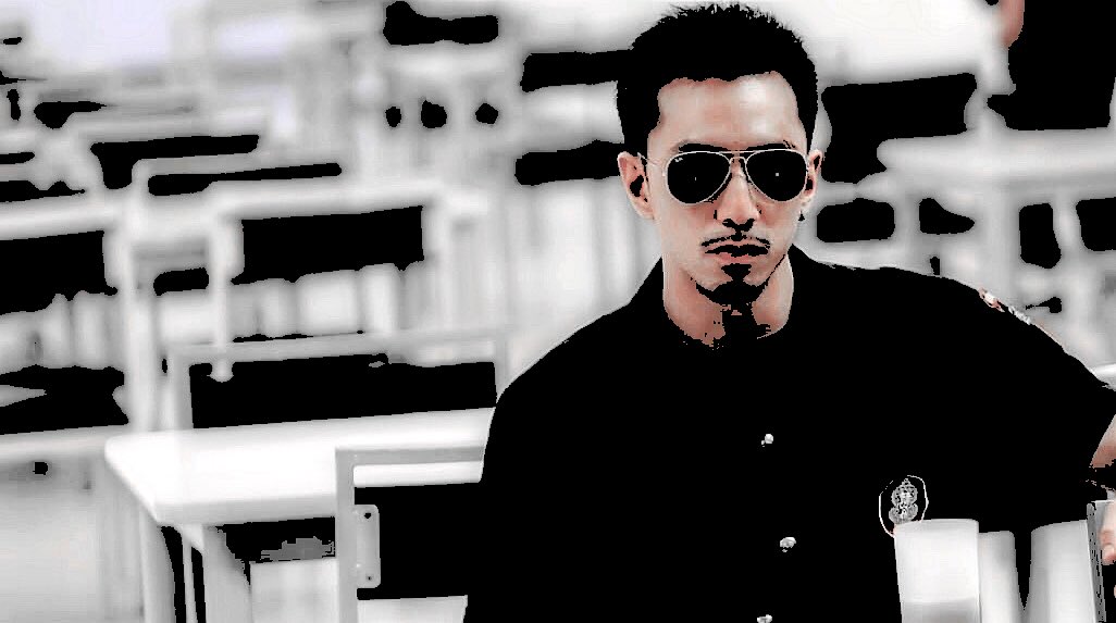 ㅤㅤㅤㅤㅤㅤㅤ
ㅤㅤㅤㅤㅤㅤㅤㅤㅤㅤㅤㅤ
          เป็นนักรบ นักรัก และนักเรียน
          แลหมั่นเพียร นามกู ประชาชล

         กำลังเป็นหลัก
         เรื่องรักเป็นรอง
         เชื่อฟังคำสอน
         ไม่อ่อนข้อให้ใคร,

         แม็กซ์สหรัฐ—— ประธานรุ่น ๒๙. ♟
        
ㅤㅤ