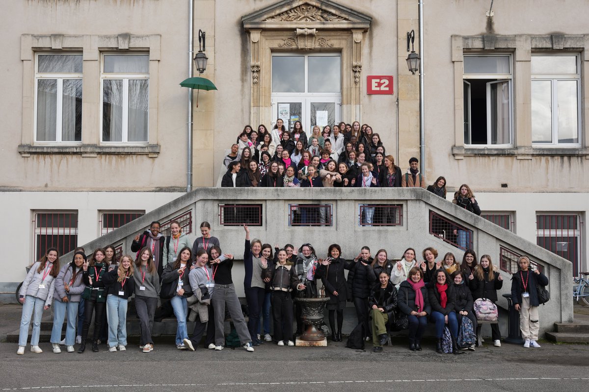 acnancymetz's tweet photo. 🔬 2e édition de « Filles, mathématiques et sciences » au @LyceeLoritz pour 100 collégiennes de 4e. Une journée ponctuée par des échanges avec des femmes scientifiques et des travaux pratiques ludiques pour promouvoir les maths &amp; la science et encourager l’égalité filles-garçons https://t.co/GmT56blkLr