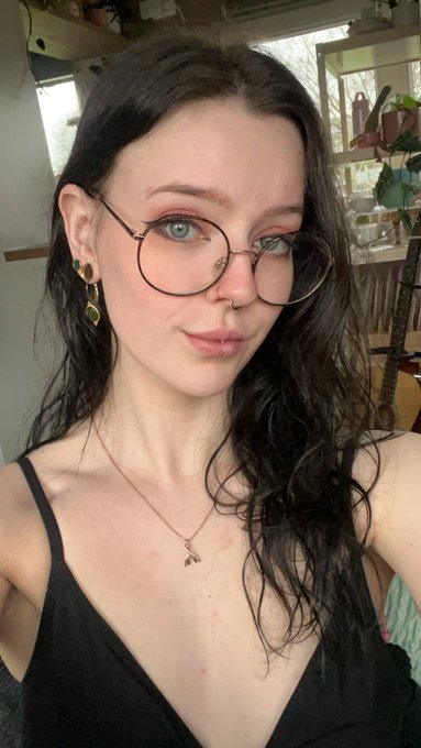 Dyed my hair a shade darker :)) https://t.co/hgii6TUedF<a href="/tag/onweer"class="tags"><span>#onweer</span></a>