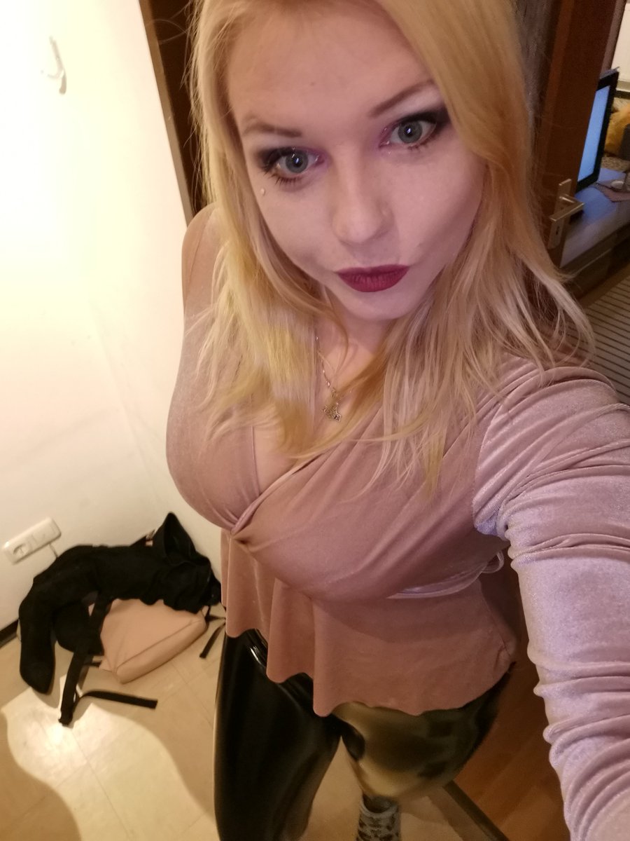 HarleyTwoface's tweet photo. Wer möchte mich ausführen 💅
Die Rechnungen gehen auf dich😜 #godessharleytwoface #paypig #realdate #realslave https://t.co/901koMCUcS