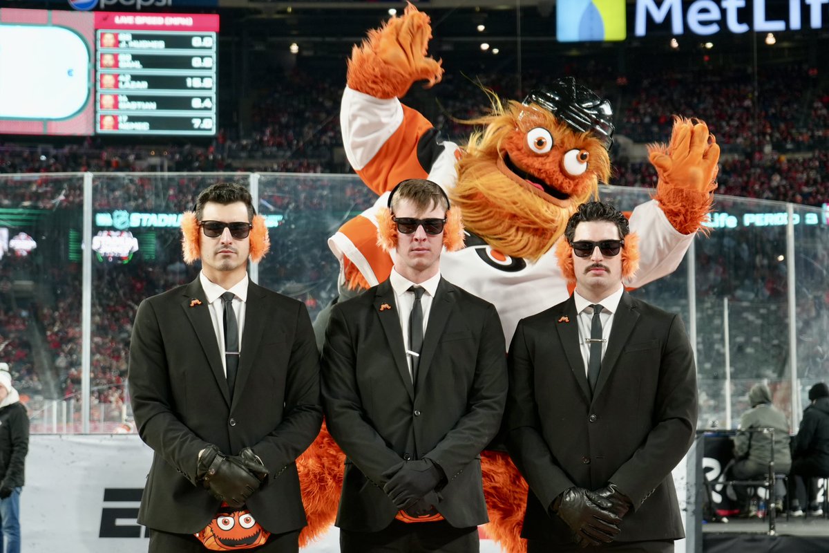 GrittyNHL's tweet photo. your secret service could never https://t.co/CLMCnJwhZb