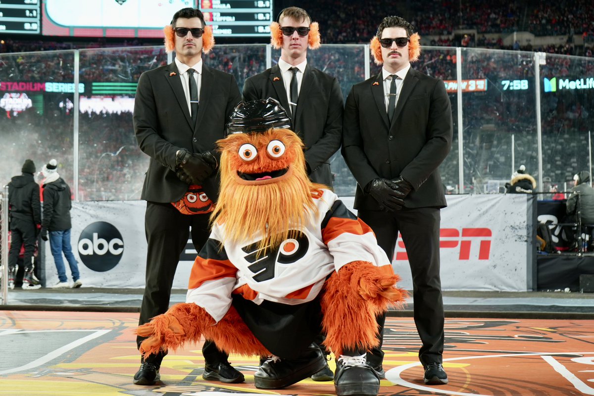 GrittyNHL's tweet photo. your secret service could never https://t.co/CLMCnJwhZb