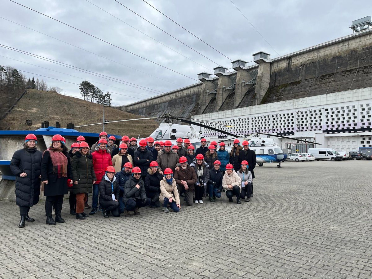 The 2nd Learning Deep Dive of SATSDIFACTION is complete! 💡 Impressive renewable energy examples in Podkarpackie: 🌊 Solina's Hydroelectric plant 🌬 Rymanow's wind farm Thanks to the Podkarpackie Region team for their stellar organization! 🚀🙏 #SATSDIFACTION #RenewableEnergy