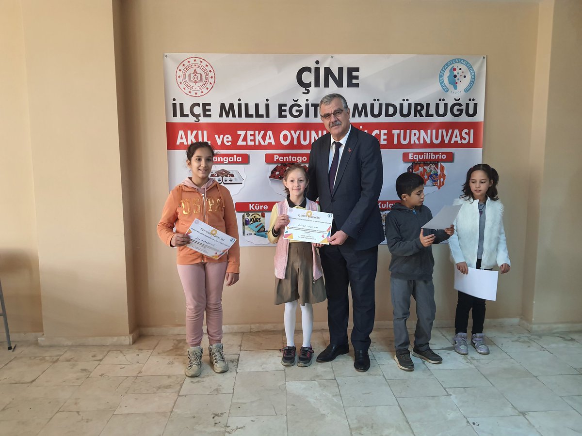 CineIlce's tweet photo. Çine Ilçe Milli Eğitim Müdürlüğü koordinesinde Ilkokullar arası Akıl ve Zeka  Oyunları Final Turnuvası bugün gerçeklestirildi.Turnuvada emegi geçen tüm ögretmenlerimize teşekkürler eder, öğrencilerimizi başarılarından dolayı kutlarız.
@Aydin_MEM 
@ekicis20 
@CineIlce 
@KYavuzkan https://t.co/6jSOMljIhi