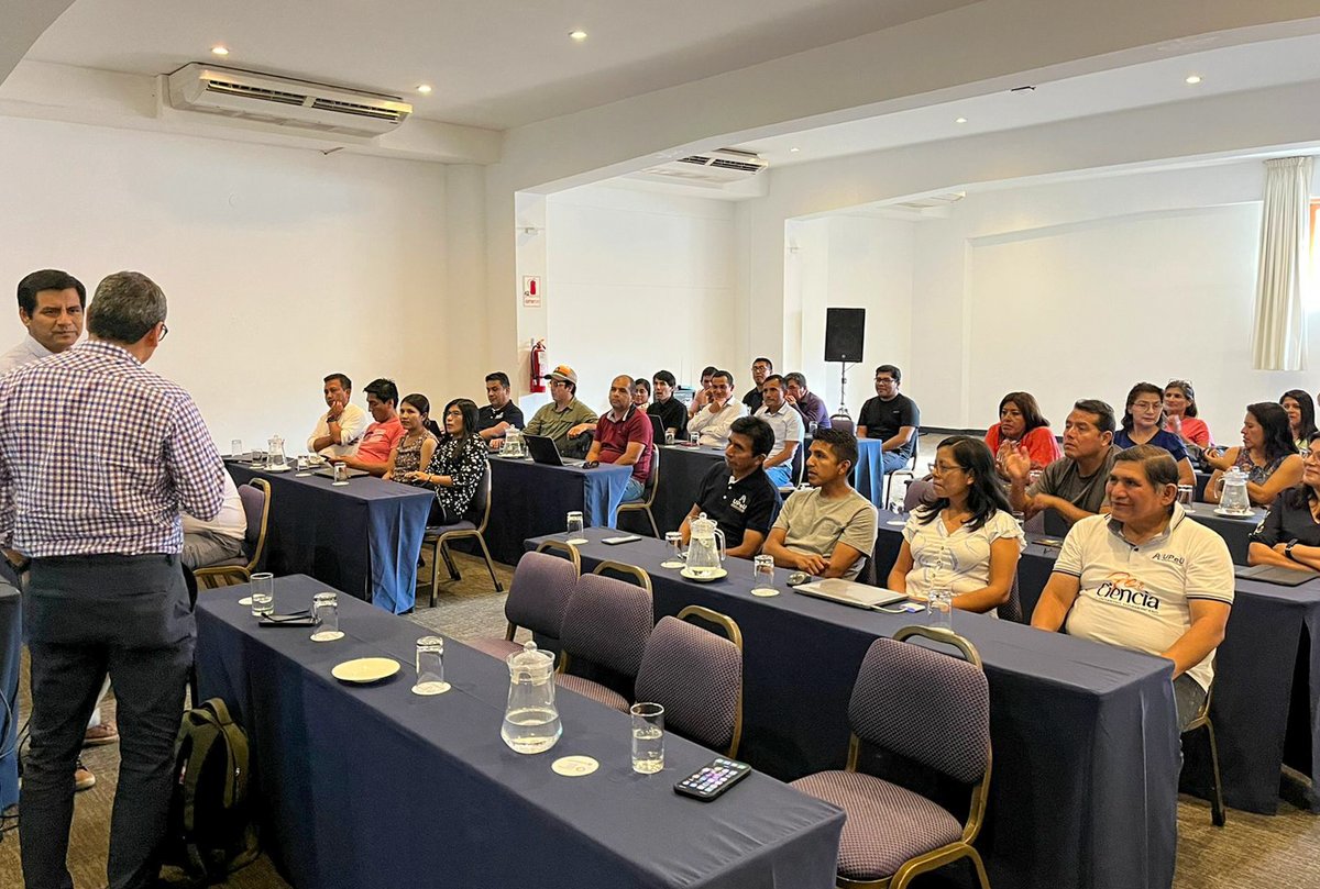 ¡Avanzamos hacia la excelencia investigativa!
El III Encuentro de Investigadores Innovadores #UPeU reúne a docentes de los 3 campus con el objetivo de fortalecer sus habilidades investigativas. También, busca promover la integración y consolidación de los grupos de investigación.