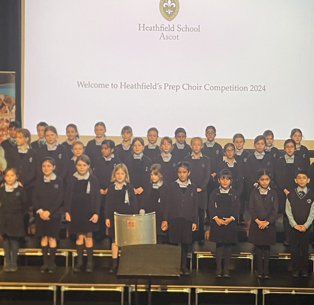 UptonMusic's tweet photo. Thank you @HeathfieldAscot for hosting such a wonderful prep schools choir competition. Upton had a fantastic time! @UptonForm3 @UptonForm4 @UptonHead #uptonjourney https://t.co/qAT1xqP5hF