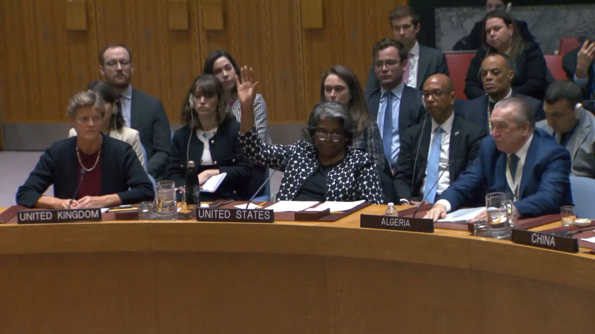 QudsNen's tweet photo. Breaking | The UN Security Council fails to adopt the Algerian resolution calling for a ceasefire in Gaza after a US veto. https://t.co/AKugUZ85Ff
