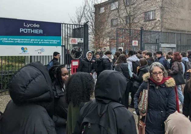 KleinMaxime's tweet photo. Agression d'une professeur au lycée Pothier d'Orléans pour un téléphone confisqué : "Certains ont une réelle addiction, une vraie dépendance. Leur confisquer, c'est comme si on leur arrachait un bras. Ça peut vite dégénérer" #Orleans #Loiret #Pothier
https://t.co/4Gyh95m2RX https://t.co/J9j96Un3EO