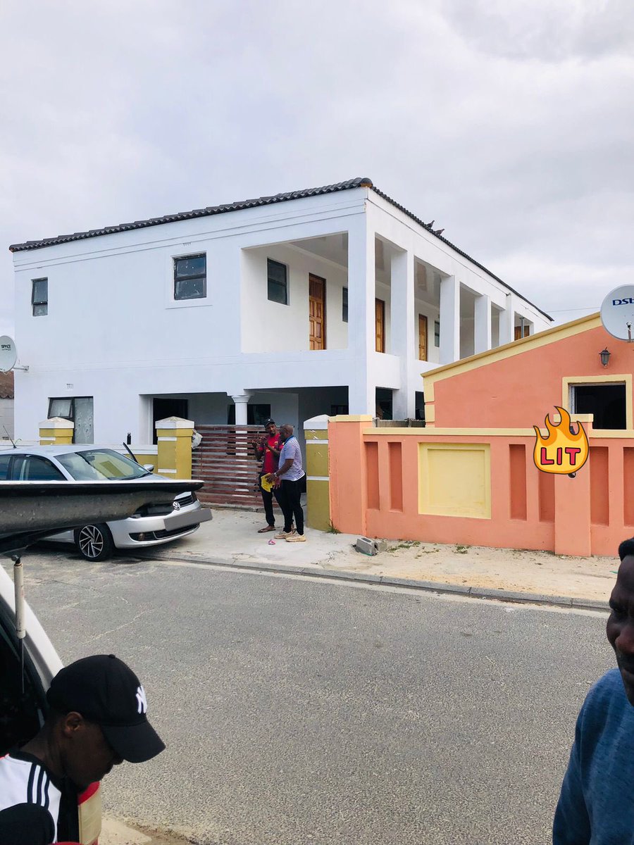 Rooms to Rent Khayelitsha A Section, 2K Deposit 
3K Rent 

Holler if u intrested.