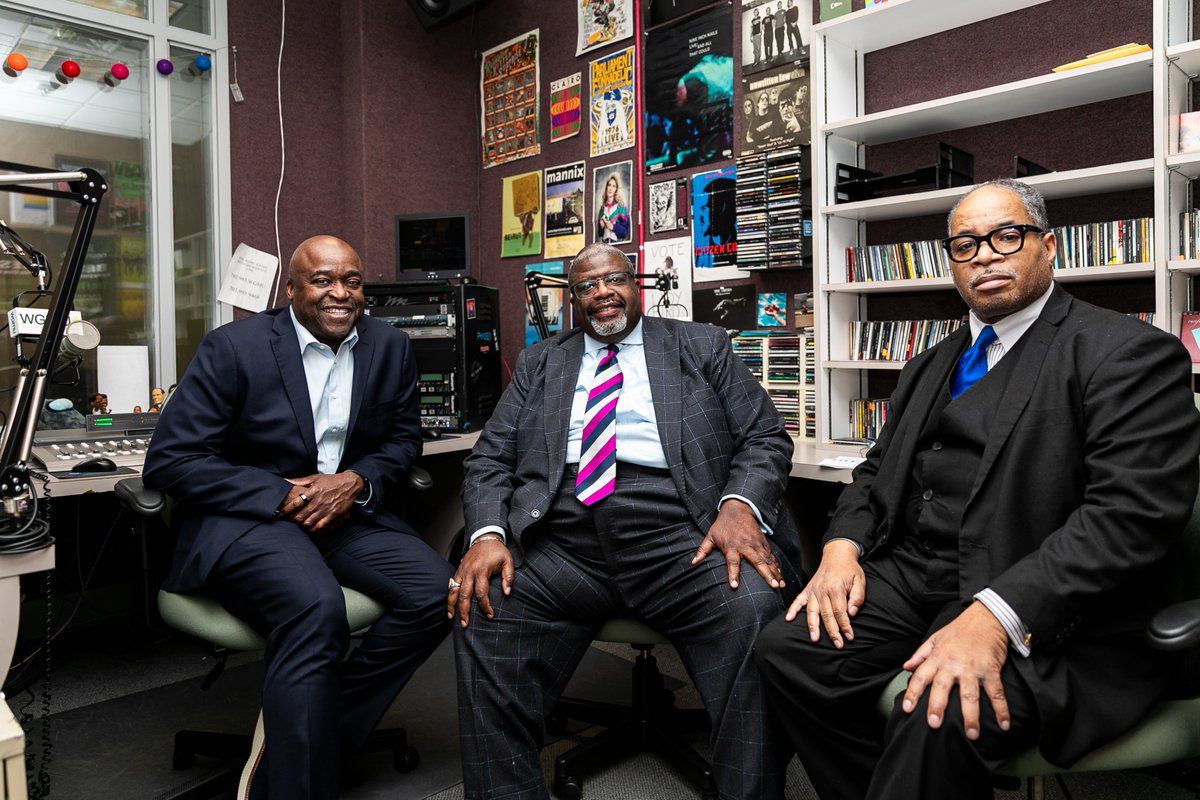 GeorgeMasonU's tweet photo. On the latest #AccesstoExcellence podcast, @GMUPres speaks with Jeffery Johnson, pastor of Mount Calvary Baptist Church in Fairfax and Vernon Walton, pastor of First Baptist Church in Vienna for #BlackHistoryMonth! #MasonNation 💚💛🎙️🎧

🔗: https://t.co/EMimFxnK3Y

📷: OUB https://t.co/oajKwwlSE4