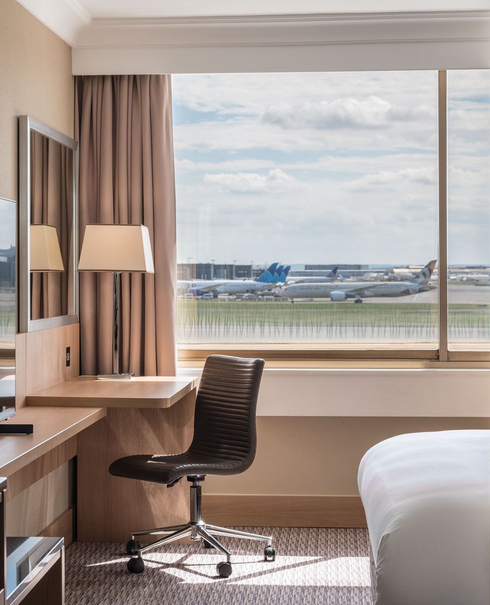 Our Runway View Room promises to provide you with modern amenities complemented by a panoramic view of Heathrow runway. Book now: marriott.com/en-gb/hotels/l… #renheathrow #hotel #bedroom #Heathrow #airport #room #views #aviation #avgeek #flight #pilot