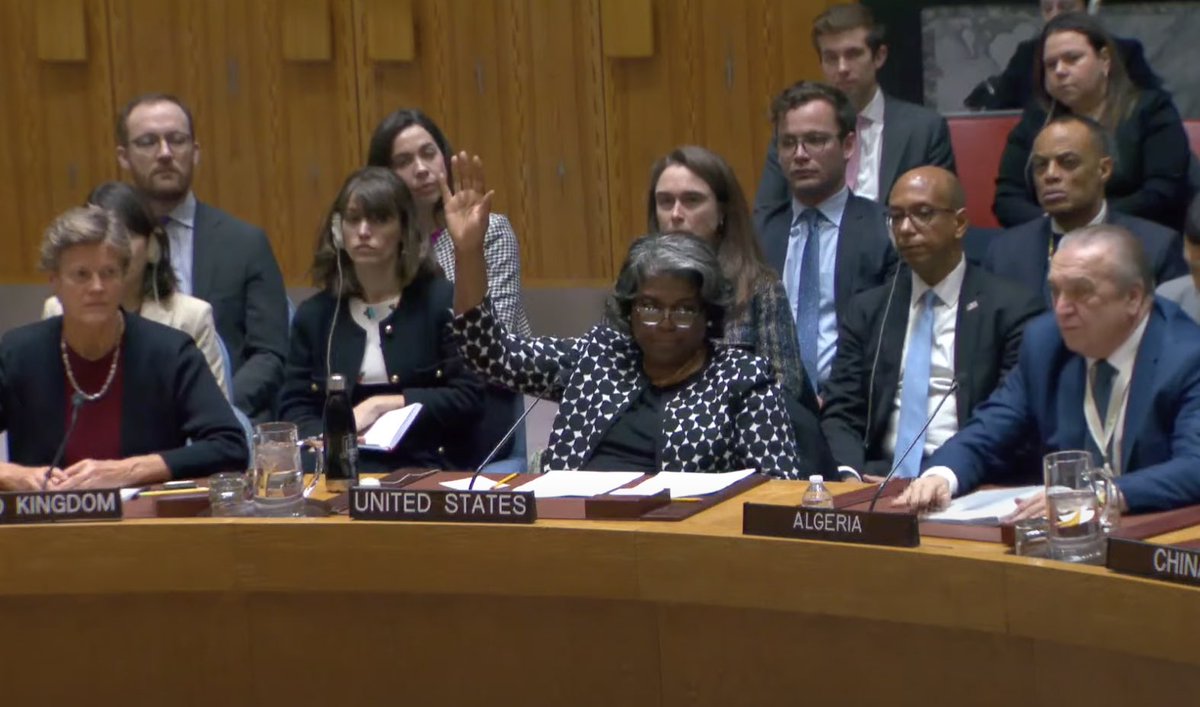 FepalB's tweet image. URGENTE: Estados Unidos vetam resolução no Conselho de Segurança da ONU por um cessar-fogo imediato em Gaza.

- 13 países votaram a favor
- Reino Unido se absteve
- Veto dos EUA

É a terceira vez que os Estados Unidos vetam cessar-fogo desde o dia 07 de outubro.