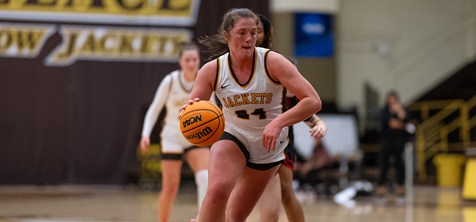 bwathletics's tweet photo. Read @BWalumni @MattFlorjancic '07 feature story on @BW_wbasketball junior All-@OHAthleticConf forward @bellavaillant29 
https://t.co/59aL4ANKLh #AdobeExpress via @AdobeExpress https://t.co/MN93gDw13y