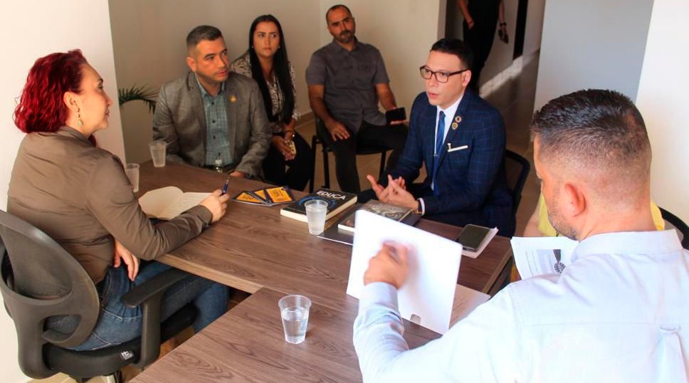 Educa_DotCom's tweet photo. 🏁Arrancamos la estrategia #ColombiaInteligente 🇨🇴🇲🇽con la alcaldesa de Bello, Antioquía, la Dra. @Lore_GonzalezOs, unidos desde la internacionalización por un municipio Sostenible, Bilingüe y con Educación de Calidad .
#Bello #Antioquia #InteligenciaEduca #eUniversity #CEVER https://t.co/blQ8m294fS