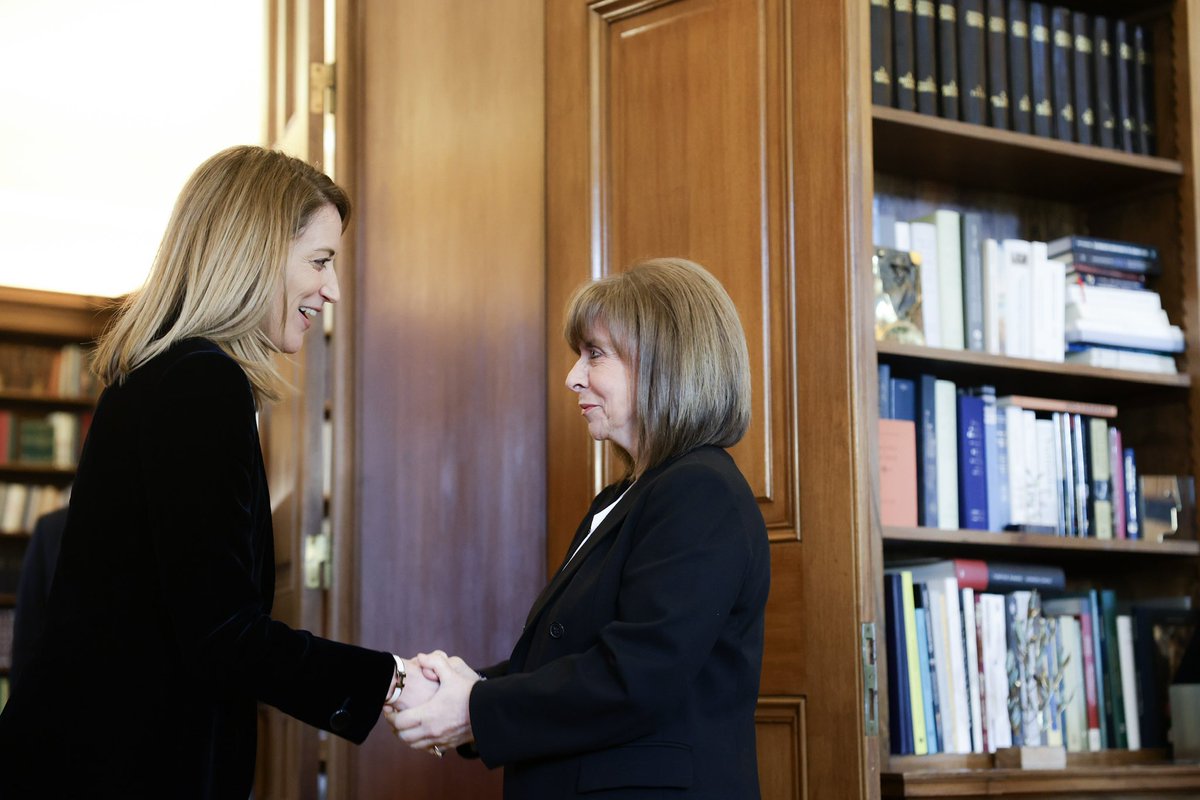 Με χαρά υποδέχθηκα στο Προεδρικό Μέγαρο την @EP_President Roberta Metsola. Η 🇪🇺 έχει πετύχει πολλά, αντιμετωπίζει όμως μεγάλες προκλήσεις που απαιτούν συντονισμένη δράση και ενότητα. Η συμμετοχή στη διαμόρφωση του ευρωπαϊκού μας μέλλοντος, στις προσεχείς εκλογές του @Europarl_EL,…