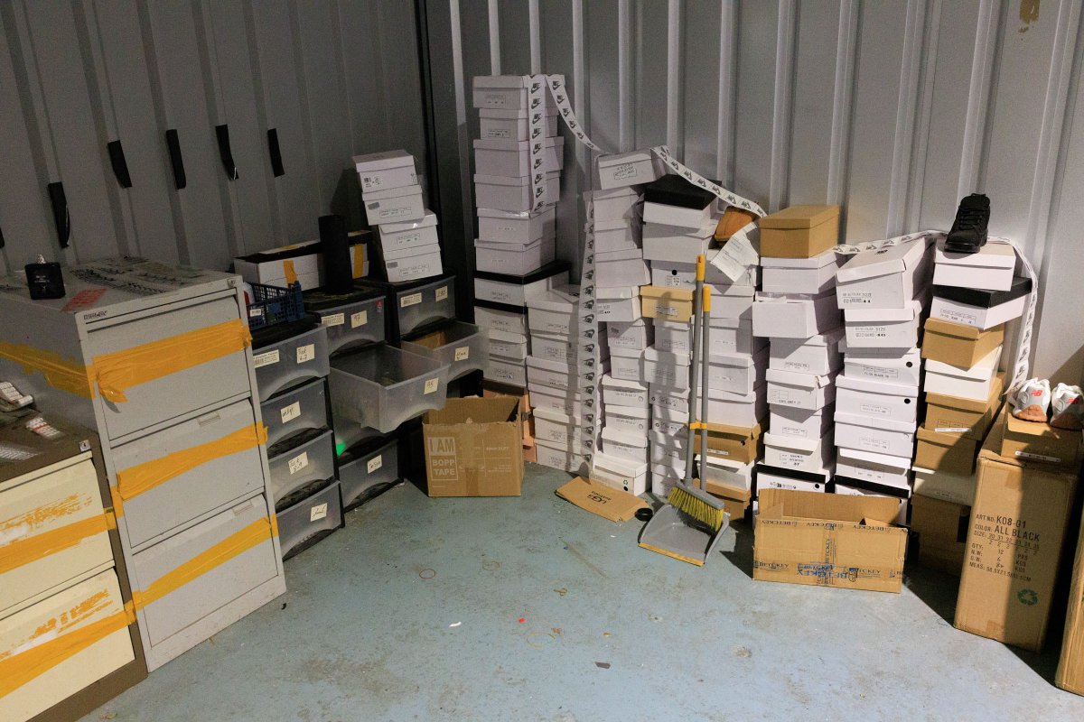 #ARREST | Officers say ‘not on our patch’ to those wishing to reopen counterfeit shops across Greater Manchester, following morning raid in Oldham

More ➡️ orlo.uk/4DxXK