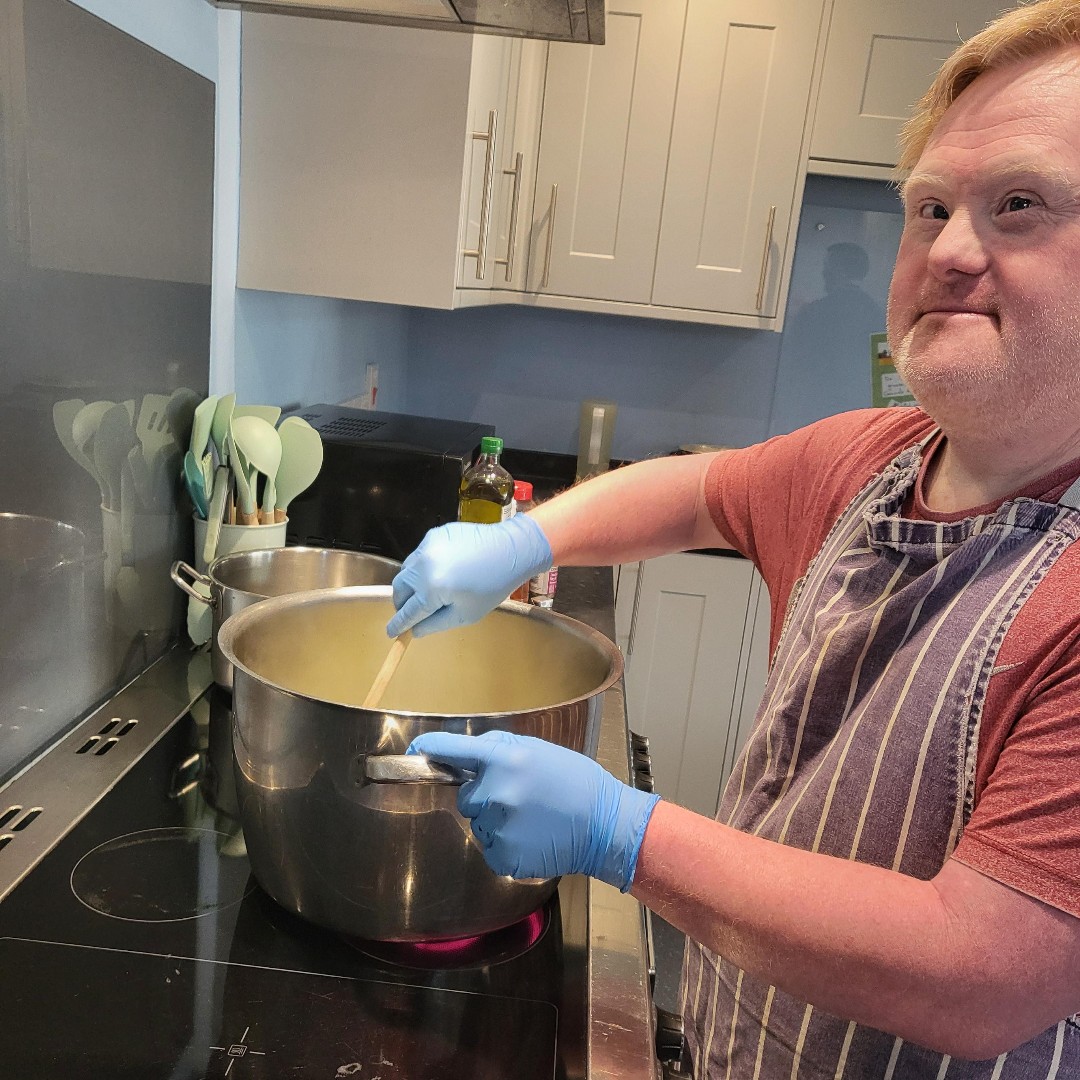 ThornageHall's tweet photo. Andrew has been developing his cooking skills by making lunch for the Hawthorn house. ๐
Improving his knife skills to trying out new recipes, Andrew's been rocking it in the kitchen! ๐จโ๐ณ
#CookingSuccess #Hawthorn #SupportedLiving #Cooking #Food #Charity #Community #Thornage https://t.co/4UwlVqMCHD
